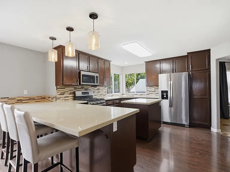 1731 Walnut Creek Dr — Photo 3