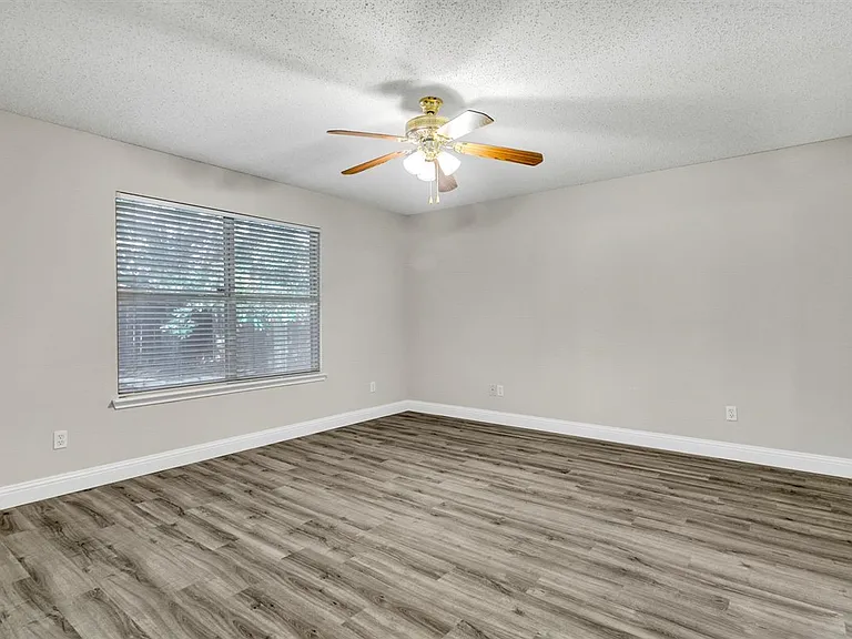 8105 Flowertree Dr — Photo 5