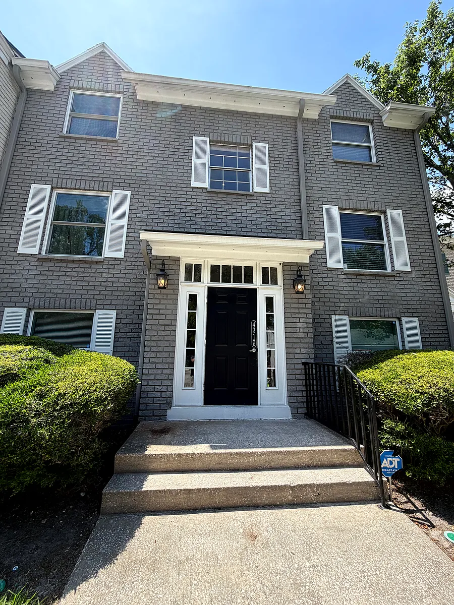 Building Photo - 4319 Plaza Gate Ln S #202