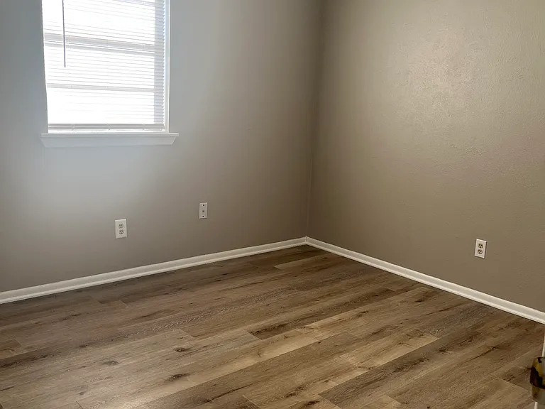102 Flint Ave — Photo 6