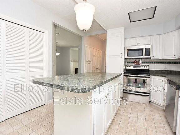 4th image of 1127 Oakhill St