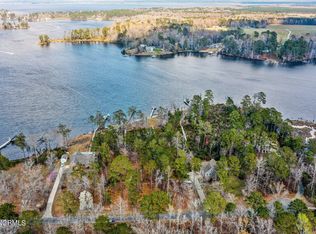 71-71 Waters Edge Dr, Chocowinity, NC 27817