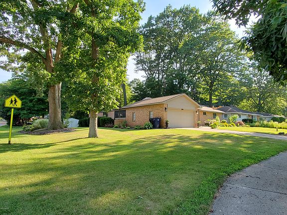 3rd image of 108 W 35th St