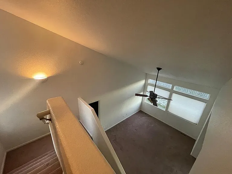 1031 Meadow Ln — Photo 4