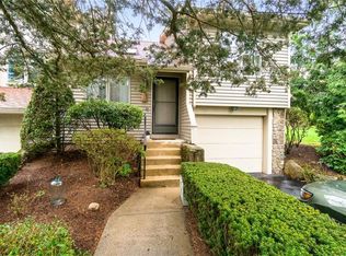 9 Shadowbrook Ln APT A, Smithfield, RI 02917