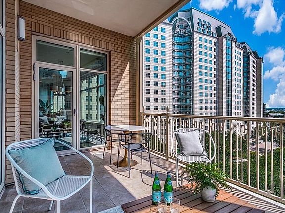 3rd image of 2555 N Pearl St APT 703
