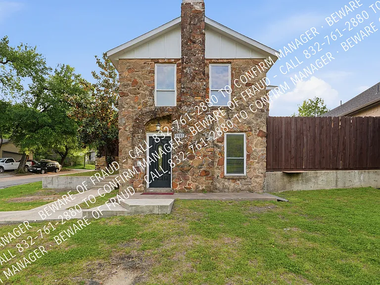 1831 Alabama Ave — Photo 1