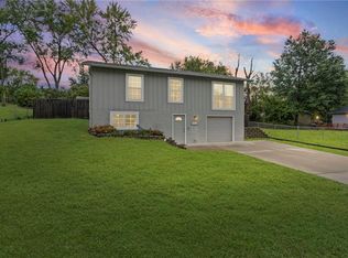 8412 Tauromee Ave, Kansas City, KS 66112