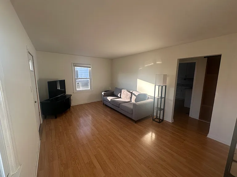 1336 W Summit Ave — Photo 4