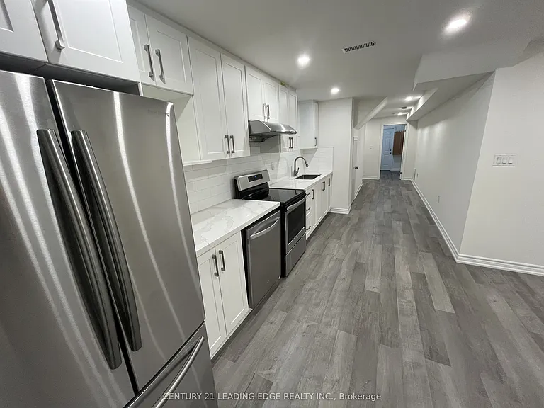 57 Queen Isabella Cres #BASEMENT — Photo 2