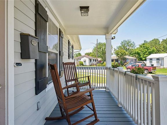 3rd image of 105 Winthrop Pl