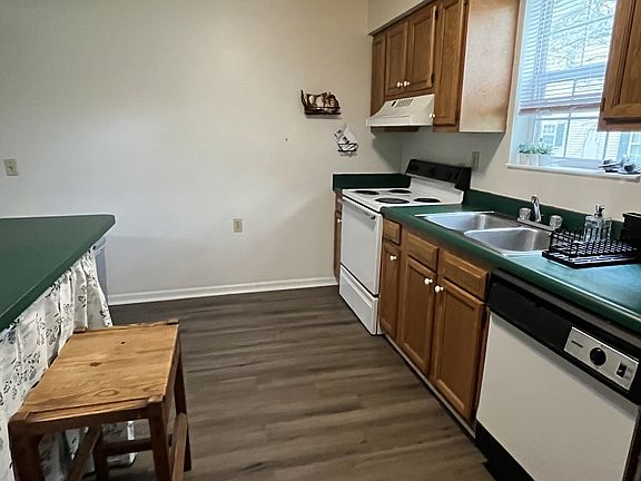4th image of 15 S Shafer St APT 1502