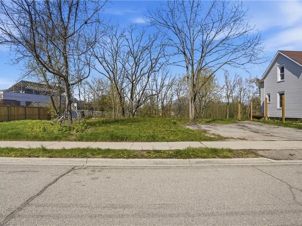 15 Robinson St N, Grimsby, ON L3M 3C8