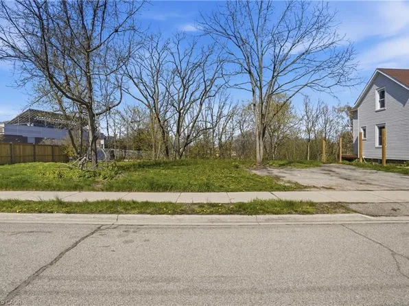 15 Robinson St N, Grimsby, ON L3M 3C8