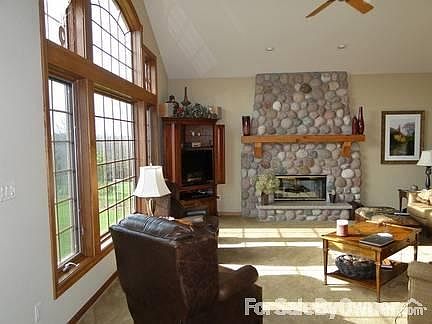 Living Room
						:
						Open concept; adjacent to kitchen/dinette,