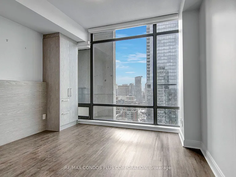 18 Yorkville Ave #2505 — Photo 28
