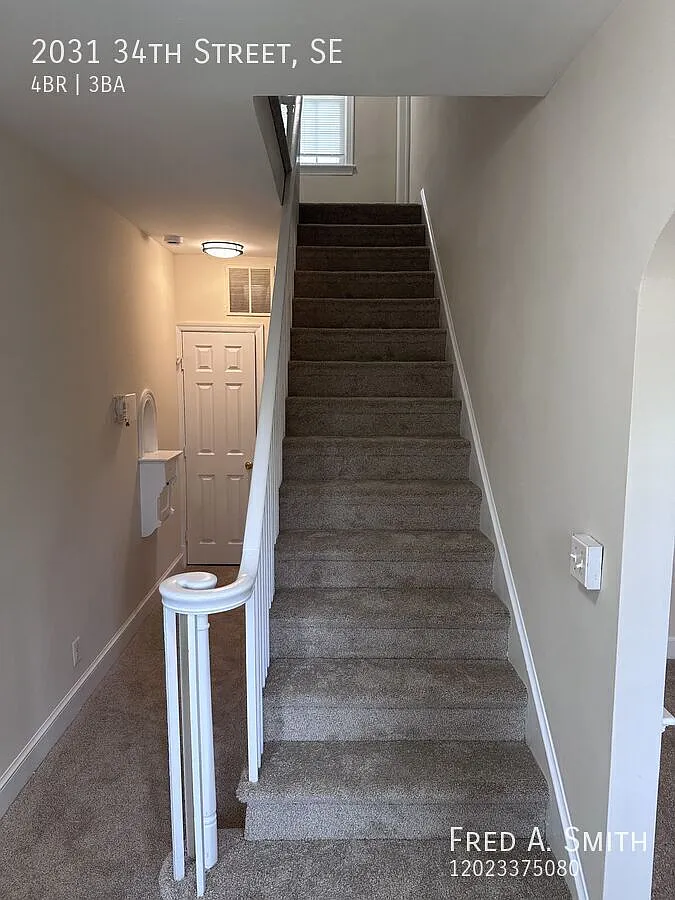 Beautiful 4 Bedroom House Located in Hillcrest — Photo 2