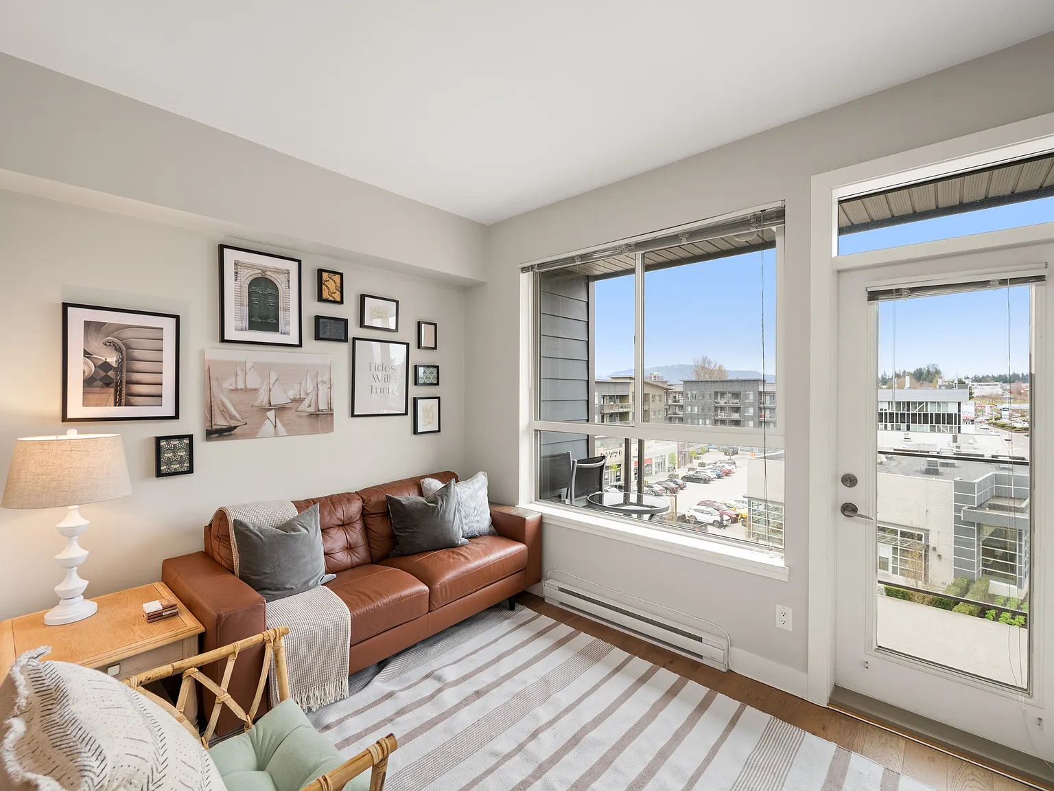 1 bed, 1.0 bath, 706 sqft, $1,995 — Photo 2