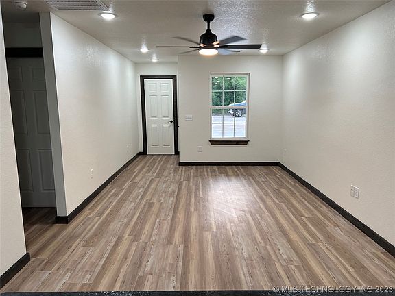 4th image of 1055 N Cherokee Ave #B