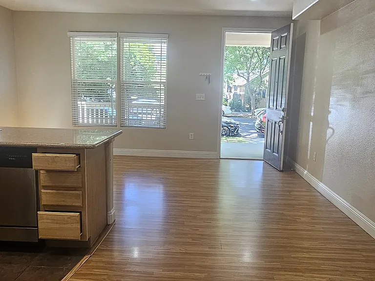 1804 G St — Photo 15