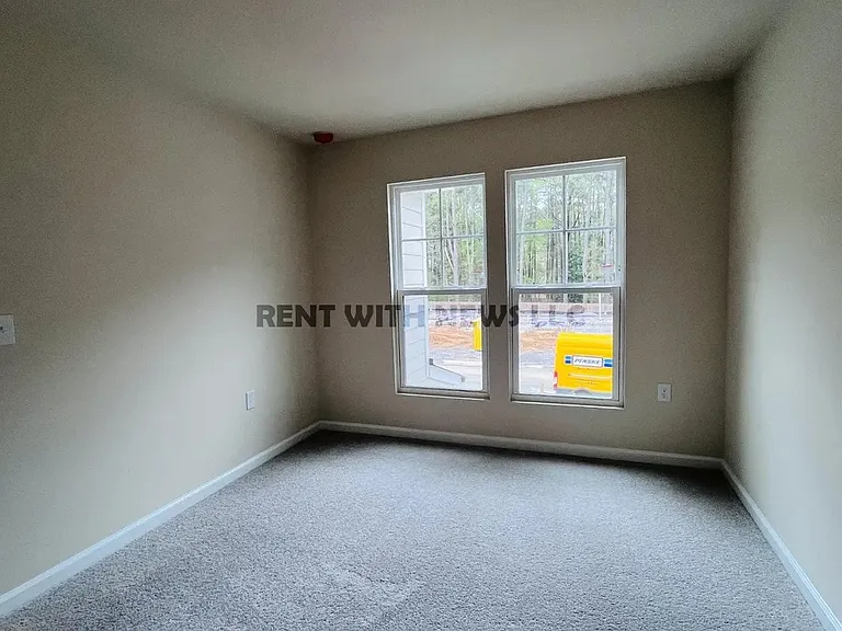851 McKenzie Park Ter — Photo 9