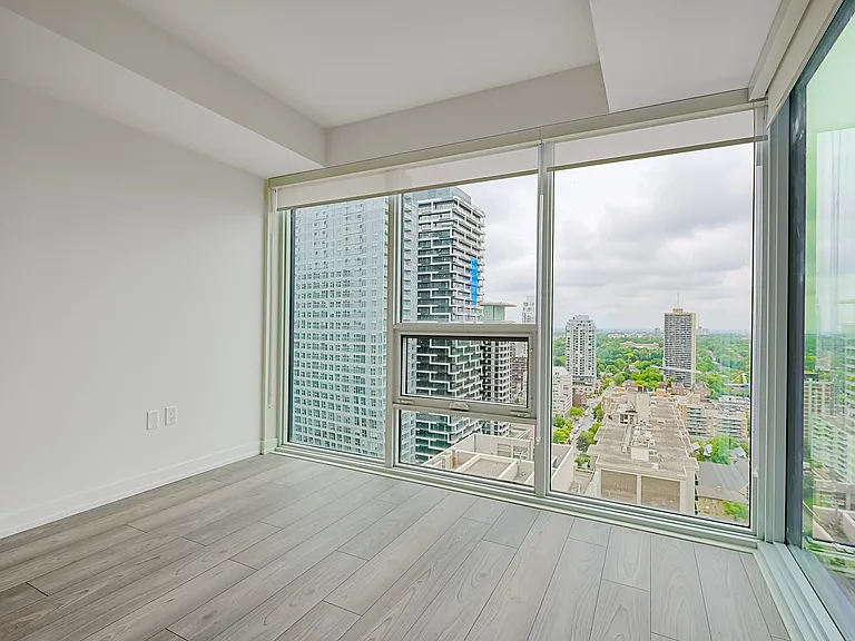 223 Redpath Ave — Photo 128