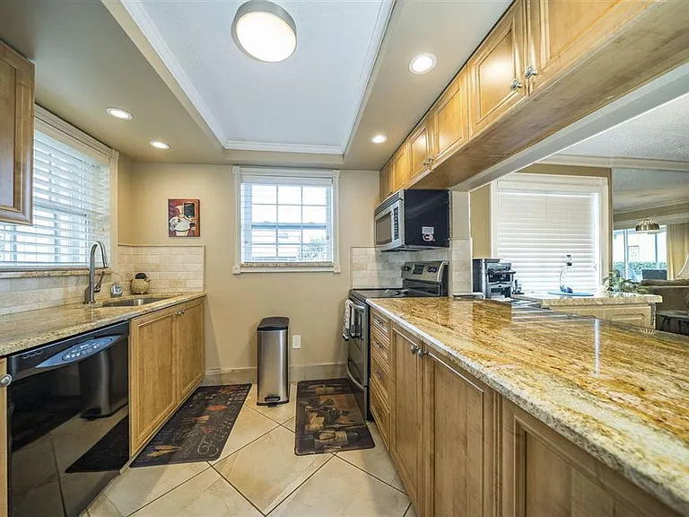 338 Waterside Dr — Photo 6