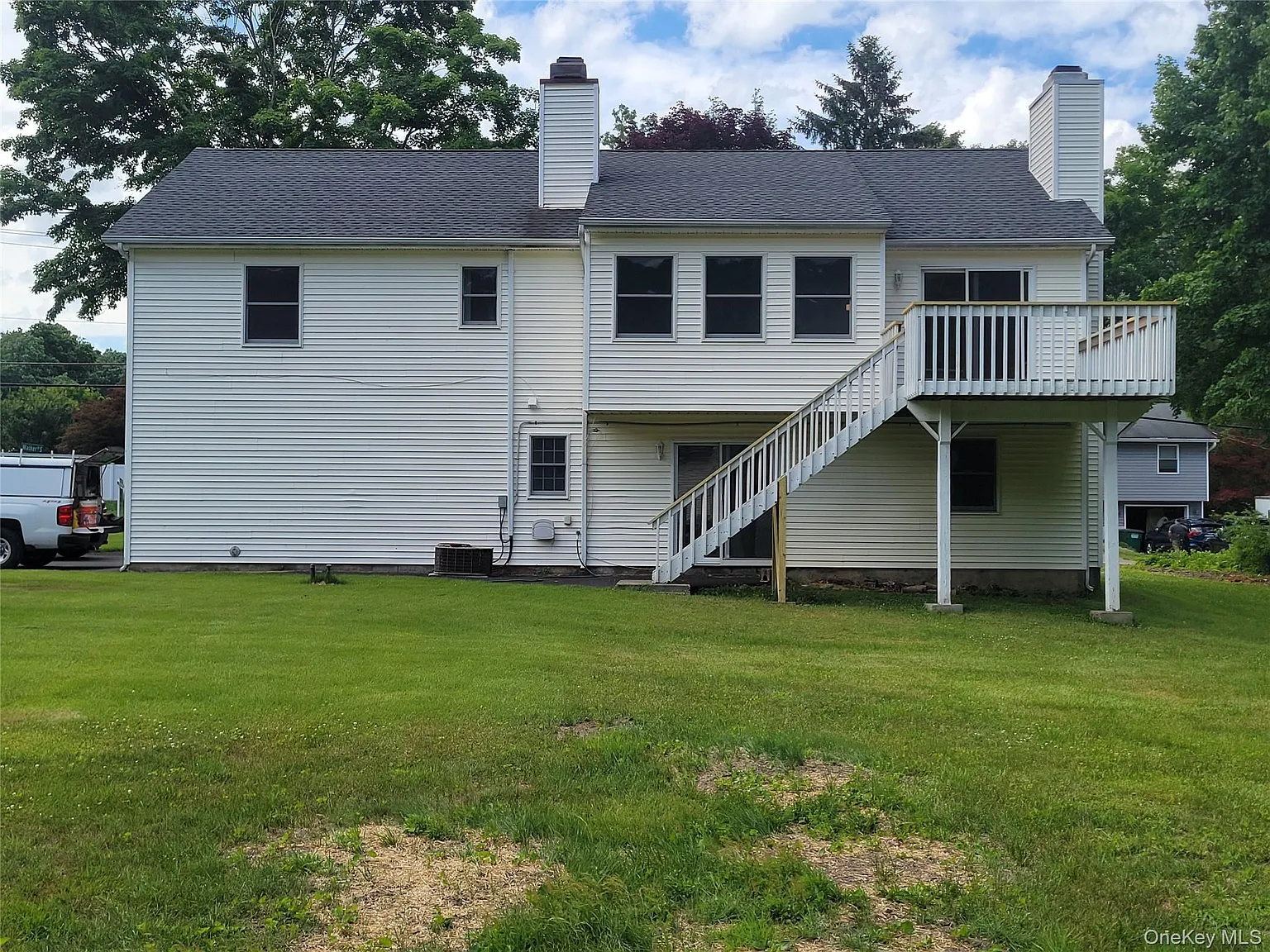 4 bed, 3.0 bath, 2200 sqft, $5,300 — Photo 2