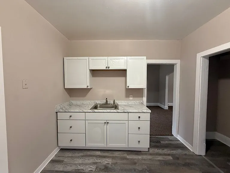 13810 Bartlett Ave — Photo 2