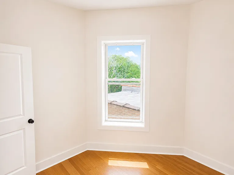 1439 E 66th Pl #3W — Photo 9