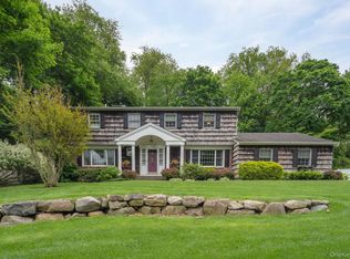 322 W Hills Rd, Huntington, NY 11743