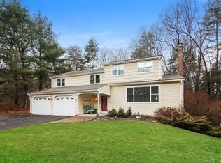 47 Munnisunk Dr, Simsbury, CT 06070