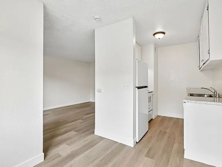 Parkview Village Apartments — Photo 15