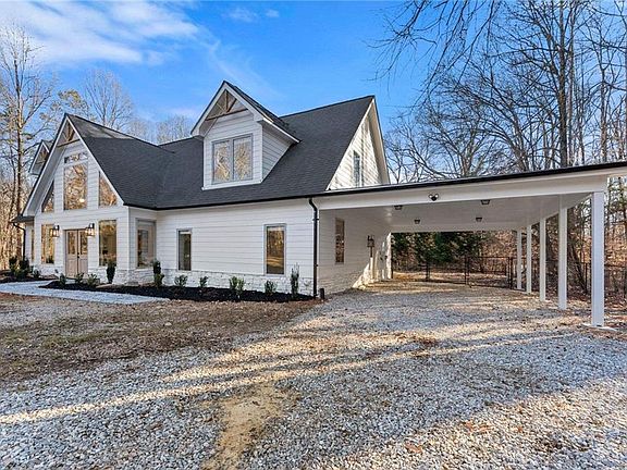 4th image of 945 Hunter Rd