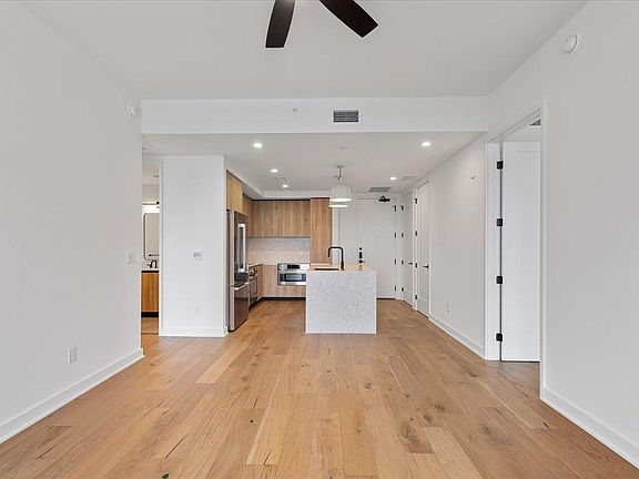5th image of 84 East Ave #1603