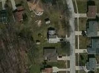6830 Bryant Ln, Seven Hills, OH 44131