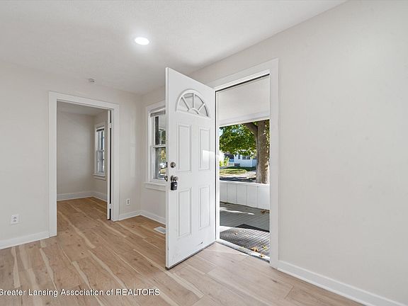 5th image of 218 S Hayford Ave