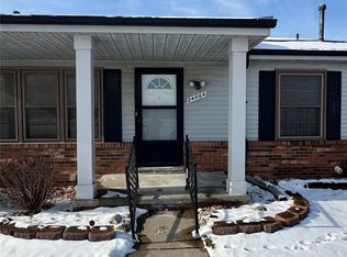 24064 Greenhill Rd, Warren, MI 48091