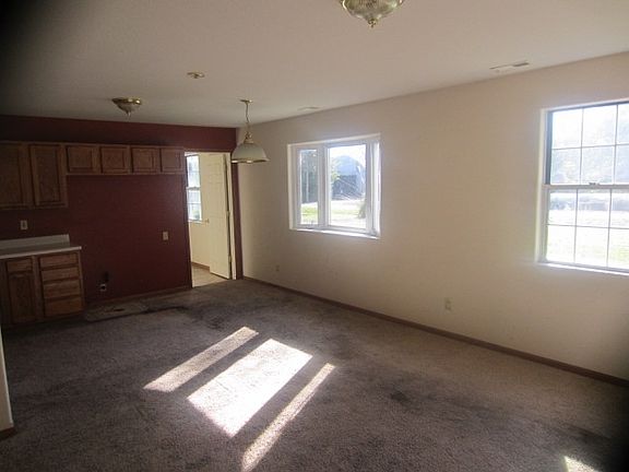 4th image of 628 S Willow St
