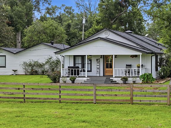 3rd image of 100 E Hill Ranch Ln