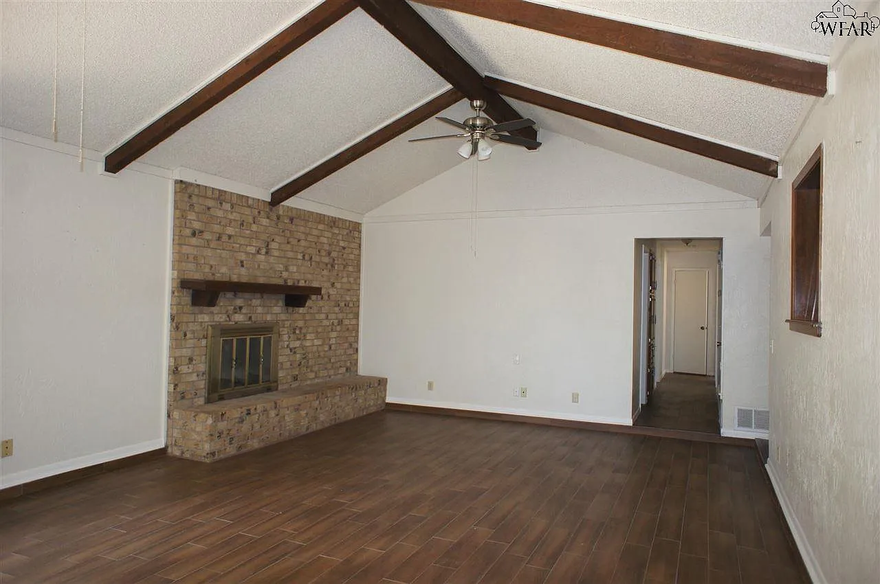 3 bed, 2.0 bath, 1426 sqft, $2,150 — Photo 4