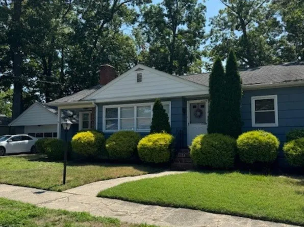 121 Mohawk Ln, Absecon, NJ 08201