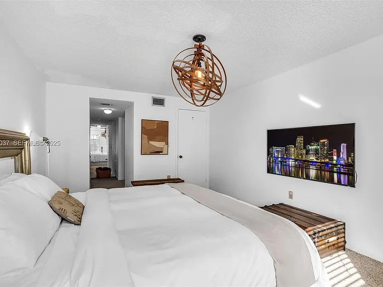 575 Crandon Blvd #504 — Photo 15