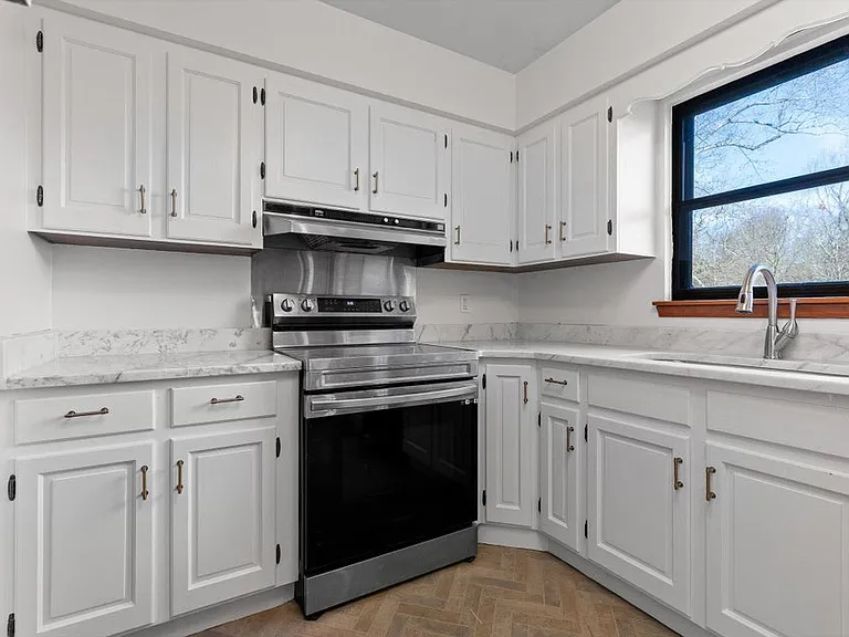517 Randall St — Photo 14