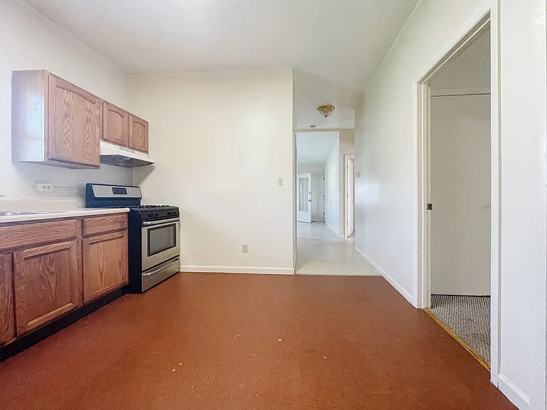 509 W 8th St — Photo 6