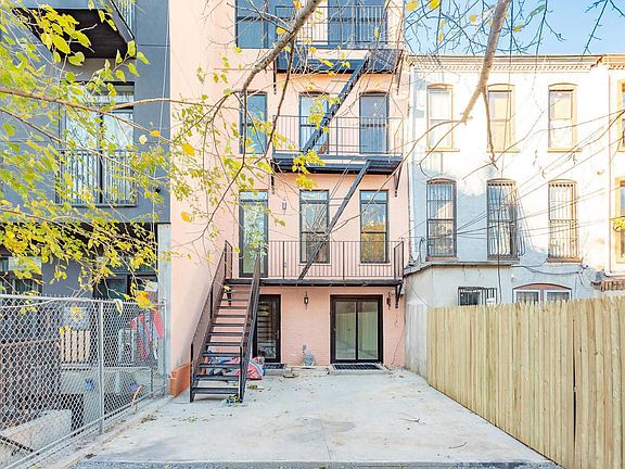 3rd image of 190 Pulaski St #1