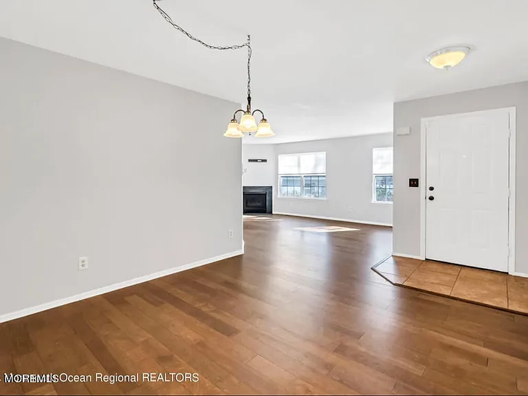 315 Love Ln — Photo 3