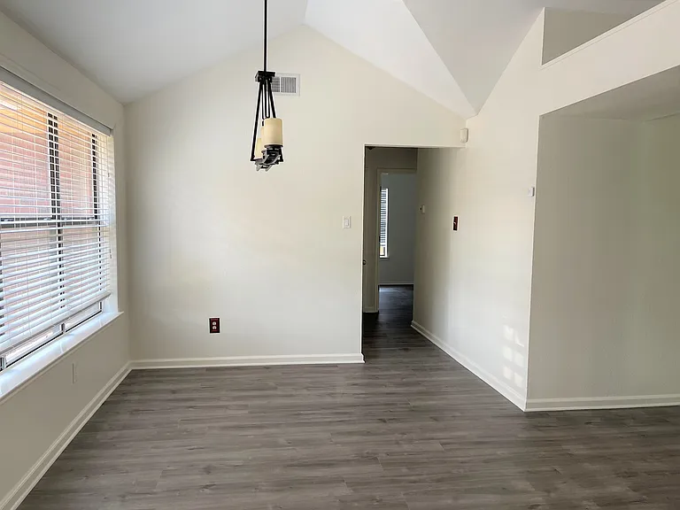 621 Phillips Dr — Photo 10