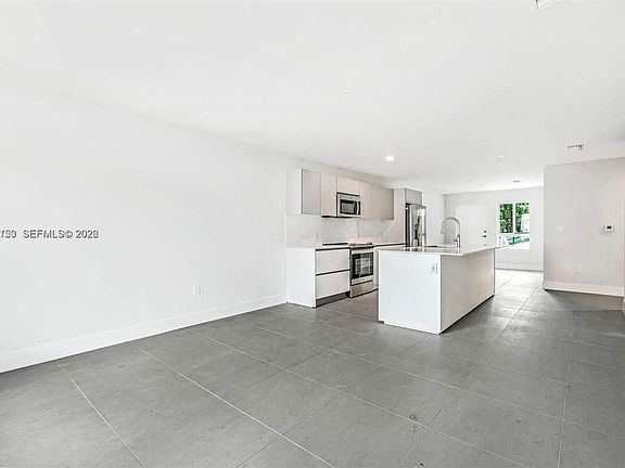 4th image of 2561 193rd St #1103