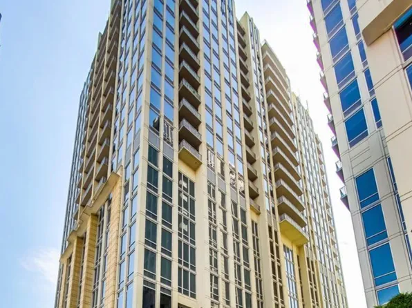 700 N Larrabee St APT 1704, Chicago, IL 60654